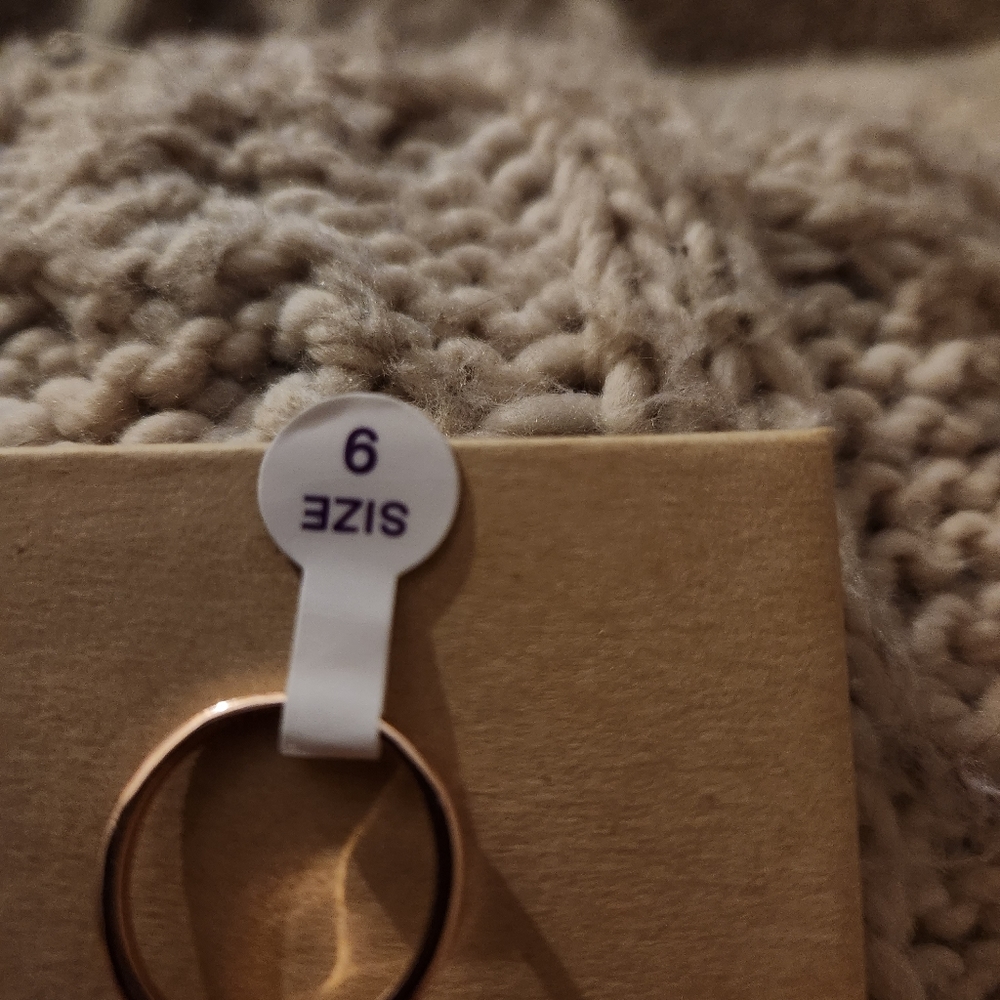 Sz 9 ring - Picture 2 of 4